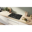 Bosch PPQ7A6I40 Serie6 gázfőzőlap, 75 cm, fekete edzett üveg, FlameSelect ,WOK égő, öntöttvas edénytartó rács
