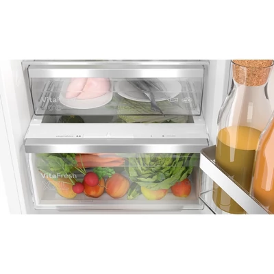 Bosch KIN86ADB0 Serie6 alulfagyasztós hűtőszerkény, NoFrost,184+76 l nettó űrtartalom, VitaFresh fiók páratartalom-szabályzással