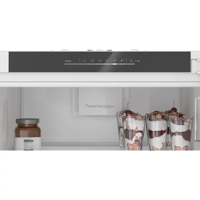 Bosch KIR81ADC0 Serie6 Beépíthető hűtő, SoftClose laposzsanér ,310l nettó űrtartalom, VitaFresh