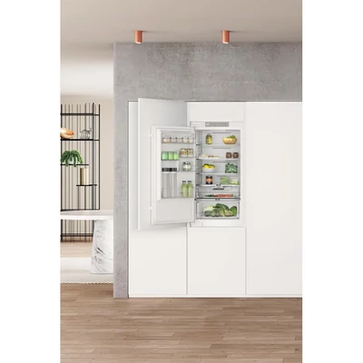 Whirlpool WHC18T322  82 l hűtőtér/68 l fagyasztótér,6. Érzék,Total NoFrost technológia,