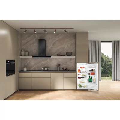 Whirlpool ARG7182  egyajtós beépíthető hűtőszekrény 122cm